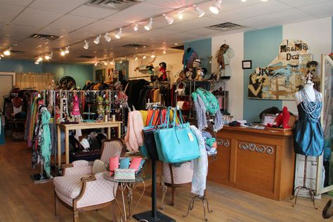 Give Or Get: 7 Awesome Chi-Town Resale Shops #refinery29 Mr. and Mrs. Digz 5668 N. clark 773-447-8527 Home Decor Printables, Free Home Decor, Kitchen Basement, Thrift Store Decor, House Living Room, Resale Store, Expensive Furniture, Second Hand Furniture, Places To Shop