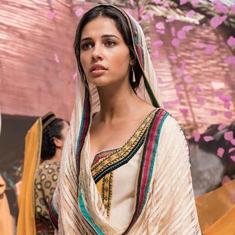 Aladdin 2019 -Princess Jasmine #aladdin #naomiscott #princessjasmine #jasmine #menamassoud #disney Aladdin Film, Aladdin Live, Street Urchin, Aladdin Princess, Disney Live Action Movies, Aladdin 2019, Disney Enchanted, Disney Princess Jasmine, Disney Jasmine