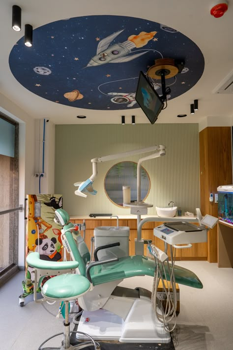 Pediatric Dental Clinic Design, Cozy Dental Clinic, Simple Dental Clinic Design, Tooth Design Ideas, Small Pediatric Clinic Design Interiors, Healthcare Clinic Design, Pedodontics Clinic Design, Pediatric Dentistry Office Design, Dintest Clinic