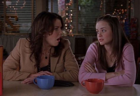 Rory And Lorelai, Lorelai And Rory, Gilmore Girls Lorelai, Gilmore Girls Fashion, Estilo Rory Gilmore, Team Logan, Lorelai Gilmore, Rory Gilmore, Gilmore Girls