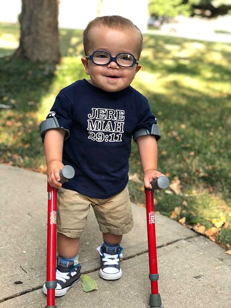 Toddler with Spina Bifida Will Trick-or-Treat without Crutches: 'He Doesn't Need Them Anymore!' Diversity Pictures, Special Needs Photography, Forearm Crutches, Spina Bifida Awareness, 7 Month Old Baby, 20 Weeks Pregnant, Toddler Milestones, Spina Bifida, Disabled Children