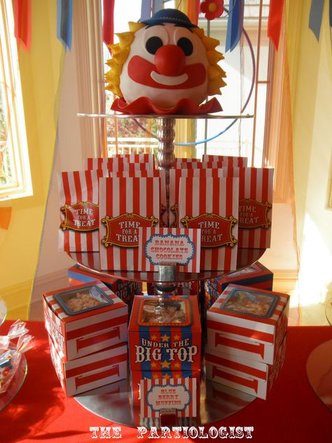 Cute Birthday Party Ideas, Vintage Circus Party, Under The Big Top, Cute Birthday Party, Show Must Go On, Trivia Night, Mystery Party, Simple Table, Big Top