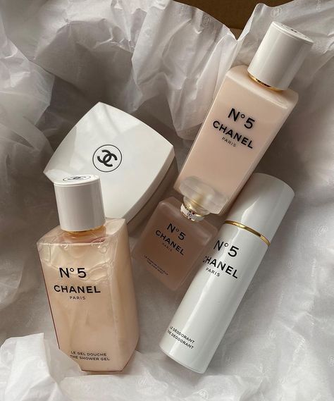 outfit, beauty & places 🦋 on Instagram: “| Me time with @chanel.beauty 🛁 #selfcaresunday” Chanel Body Lotion, Chanel Body Cream, Expensive Makeup Brands, Chanel 5, Beauty Places, Chanel No 5, Chanel Beauty, Chanel Makeup, Perfume Collection