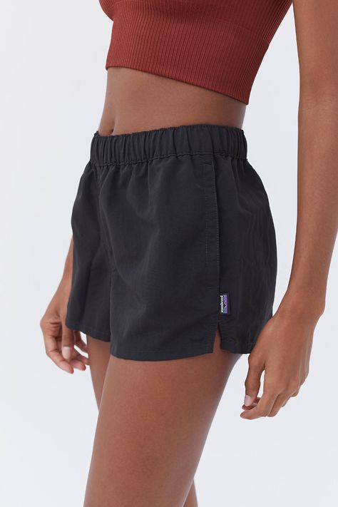 Patagonia Barely Baggies Short | Urban Outfitters Tom Girl, Jeans Urban Outfitters, Patagonia Baggies, Tokyo Street Fashion, Outfits Mit Shorts, Mode Inspo, Outfits Aesthetic, Comfy Outfits, And Sign