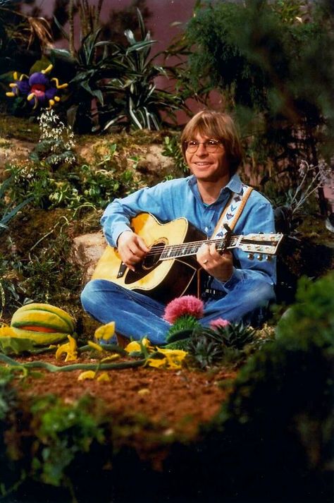 John Denver on The Muppet Show John Denver Songs, John Denver Pictures, Shop Tv, John Barry, Johnny D, Concept Album, The Muppet Show, John Denver, Make Pictures