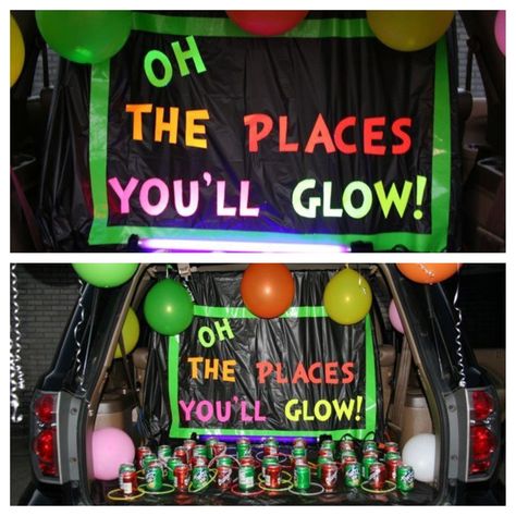 Glow in the Dark Trunk! Trunk Or Treat Decorating Ideas, Church Trunk, Halloween Car Decorations, Trunker Treat Ideas, Church Halloween, Trunk Or Treat Ideas, Fall Carnival, Hallowen Ideas, Halloween Traditions