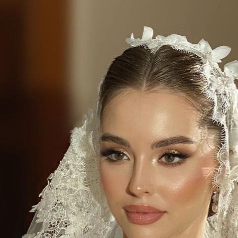 ‎سارة حبيب | SARA HABIB 👰🏼💄‎ on Instagram: "Bride ♥️  . . #explore #jeddah #bride" Bridal Inspo Makeup, Makeup Mariee, Bridal Makeup Full Glam, Blue Bridal Makeup, Simple Bridal Makeup Natural, Brides Makeup Wedding, Fresh Bridal Makeup, Full Glam Wedding Makeup, Engagement Makeup Look