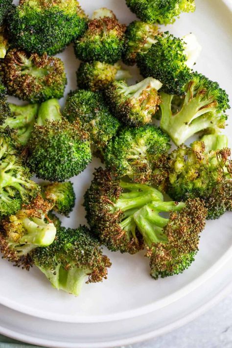 Air fryer broccoli turns crispy and delicious in less than 10 minutes. Cooking broccoli in the air fryer is an easier way of making roasted broccoli. Broccoli In The Air Fryer, Cooking Broccoli, Air Fryer Broccoli, How To Cook Broccoli, Air Fryer Pork Chops, Fried Broccoli, Parmesan Crusted Chicken, Crusted Chicken, Chicken Bites