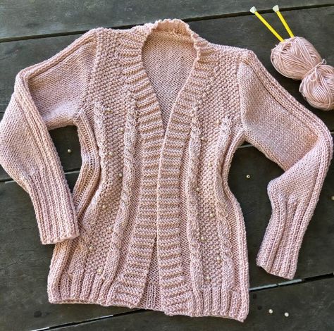 Tricô para iniciantes: Como Fazer Cardigan para o Inverno Cardigan Rosa, Knit Cardigan Pattern, Knitting Paterns, Knitting Patterns Free Cardigans, Haken Baby, Crochet Patterns Free Blanket, Cardigan Pattern, Knitting Girls, Rilakkuma