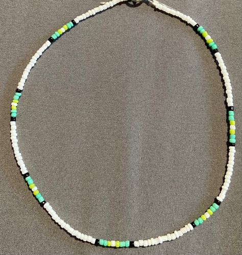 Seed Bead Layered Necklaces, Beaded Necklaces Ideas, Homemade Necklace Ideas, Seed Bead Necklace Ideas, Simple Beaded Necklaces, Homemade Necklaces, Clay Bead Necklace, Ankle Bracelets Diy, Бисер Twin