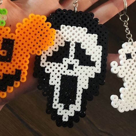 Handmade Halloween Scream Face Perler Bead Keychain Perler Bead Keychain, Scream Face, Easy Perler Bead Patterns, Melty Bead Patterns, Bead Keychain, Pearl Beads Pattern, Rainbow Keychain, Perler Bead Templates, Beaded Bookmarks