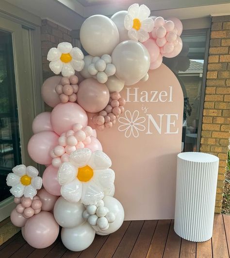 Create Pin for ad Daisy Party Theme 1st Birthdays, Birthday Decorations Simple, Simple Baby Birthday, Simple First Birthday, Decoration Buffet, First Birthday Balloons, Flower Birthday Party, Daisy Birthday, Baby Birthday Decorations