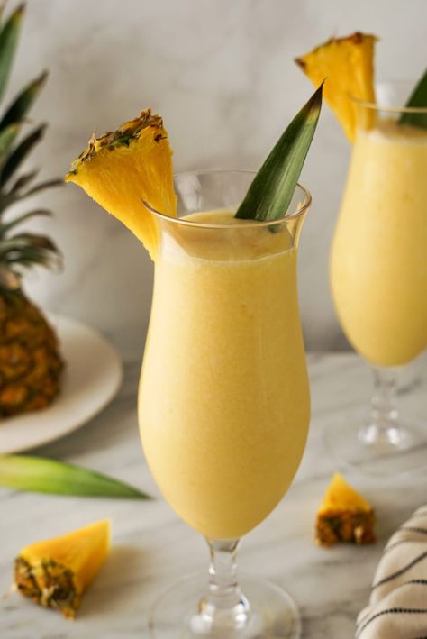 Easy Pina Colada Recipe Non Alcoholic, Pina Colada Recipe Non Alcoholic, Easy Pina Colada Recipe, Pina Colada Mocktail, Virgin Pina Colada, Rum Extract, Pina Colada Recipe, Summer Breakfast, Refreshing Summer Drinks