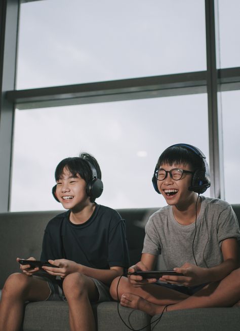 The Video Games Your Child Plays Has an Effect on Their Behavior Person Playing Video Games Reference, Someone Playing Video Games, Playing Nintendo Switch Pose, Playing Video Games Pose Reference, Playing Video Games Drawing Reference, Playing Video Games Aesthetic, Playing Games Drawing, People Playing Video Games, Kids Playing Video Games