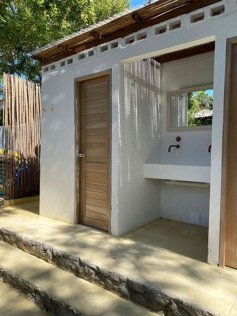 Farm Toilet Ideas, Outdoor Washroom Design, Outdoor Toilet Design Modern, Simple Outdoor Bathroom, Small Outdoor Bathroom Design, Outdoor Bathrooms Toilet, Outside Restroom Ideas, Outdoor Bathroom Door, Outside Toilet Ideas Outdoor Bathrooms