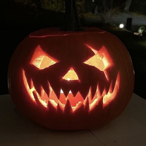 Pumkin Carving Ideas Easy Scary, Easy Pumpkin Carving Ideas Face, Pumkin Inspo Carving, Car Pumpkin Carving, Pumpkin Carving Ideas Scary, Face Pumpkin Carving, Spooky Pumpkin Carving Ideas, Pumpkin Carving Aesthetic, Pumpkin Face Carving