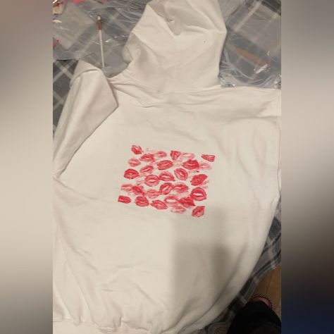 Any Size Between S-Xl With Red/Pink Kisses (Will Not Be Exactly This Picture But Very Similar As Every Order Is Made Custom)! Machine Washable!! Message Me For More Info! Sweaters For Boyfriend, Kiss Sweaters For Bf, Kissed Hoodie Ideas, Kiss Hoddie Ideas, Hoodie With Kisses, Matching Sweatshirts For Couples, Kisses Tshirt, Kisses Hoodie, Kisses Sweatshirt