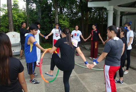 Team Building Games: Activities and Games For Office Parties Teamwork Games, Hoop Games, Team Builders, Reunion Games, Team Building Games, Youth Games, Team Bonding, Youth Group Games, Building Games