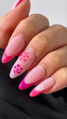 nail art Oval Nail Art Ideas, Nails Vacation Simple, Beach Nails Vacation Simple, Beach Nails Vacation, Summer Vacation Nails, Beach Themed Nails, Vacation Nails Beach, Hawaii Nails, Nails Vacation