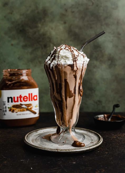 Nutella Milk, Nutella Shake, Yummy Milkshake Recipes, Nutella Milkshake, Graham Cracker Crust Recipe, Homemade Milkshake, Nutella Lover, Homemade Pie Crust Recipe, Oreo Milkshake