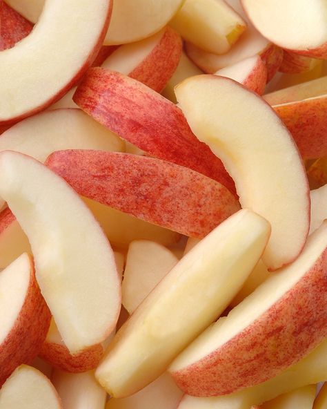 #WednesdayWisdom  Party prepping but don't want your sliced apples to brown?  SweeTango apples take longer to turn brown than other apples, but there's even more you can do!  Dip your slices in a splash of orange juice to even further delay your apples from browning! 🍎🔪🍊 Apple Slices Aesthetic, Apple Aesthetic Fruit, Apples Aesthetic, Apples Slices, Types Of Apples, Sliced Apple, Apple Aesthetic, Apple Slice, Sliced Apples