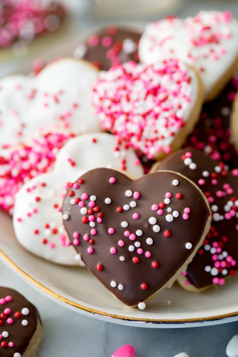 Chocolate and sprinkle covered sugar cookies for Valentine's Day Chocolate Valentines Day, Keto Valentines, Chocolate Valentines, Cookies With Sprinkles, Valentines Recipes Desserts, Strawberry Mousse, Valentine Desserts, Easy Sugar Cookies, Valentines Day Desserts