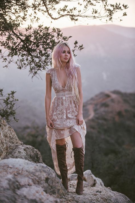 Bohemian girl Looks Hippie, Look Hippie Chic, Look Boho Chic, Boho Styl, Estilo Hippy, Mode Hippie, Looks Country, Estilo Hippie, Boho Beauty