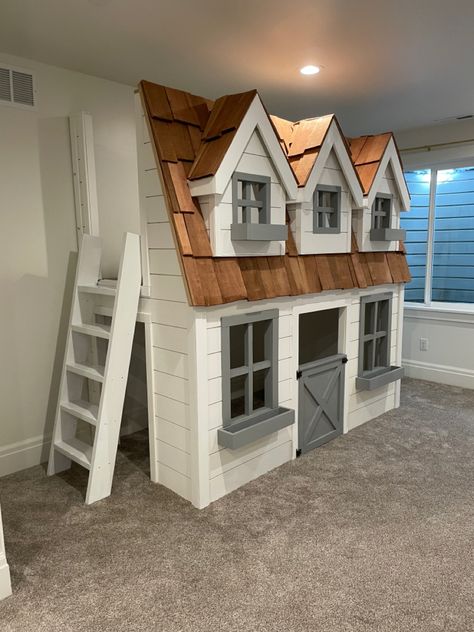 Custom designed and built playhouses! Playhouse In Bedroom, Above Garage Playroom Ideas, Under The Stair Playhouse, Bunk Bed Playhouse Diy, Playhouse Basement, Built In Playhouse Indoor, Inside Kids Playhouse, Inside Playhouse Ideas, Playroom Built Ins