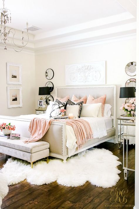 Bedding can change the personality of a room so easily! It is my favorite way to transform a room. I like to switch up the beds in our house with the seasons and trend.  Start with neutral essentials, then add pops of color and pattern for the changing seasons. Below you will find different looks … Elegant Bedroom Design, Deco Room, Bedroom Aesthetics, Housing Ideas, Rooms Decor, Glam Bedroom, White Bed, Dekorasi Kamar Tidur, Fall Bedroom