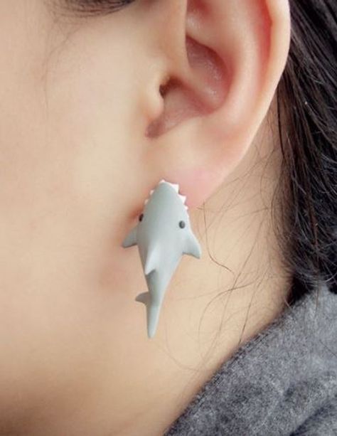 Shark Earrings, Tanah Liat, Shark Bites, Clay Charms, Cool Stuff, Clay Creations, Diy Earrings, Cute Earrings, Bling Bling