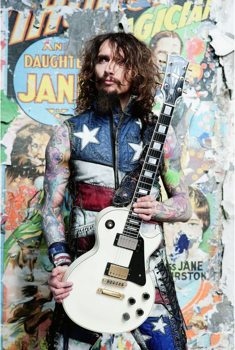 The Darkness Band, Good Rock Songs, Justin Hawkins, Guitar Legends, Badass Outfit, Rock Radio, Rock And Roll Bands, Rock Songs, Let Your Hair Down