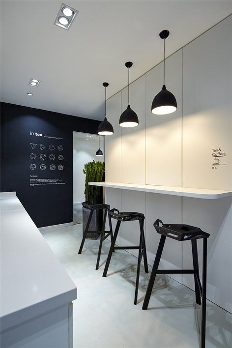 Less is More - Intoo Office, Shanghai, 2015 - Muxin Design and Research Studio Office Design Corporate, Modern Corporate Office Design, Minimalistic Office, Office Kitchenette, Modern Corporate Office, Cafeteria Design, Modern Pantry, Office Pantry, Design Desks