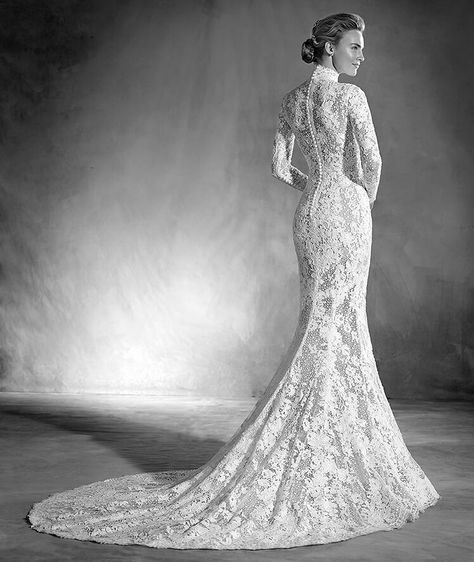 Elegant Lace Wedding Dress With Sleeves, Bodice Wedding Dress With Sleeves, Mermaid Turtle Neck Wedding Dress, Mockneck Long Sleeve Wedding Dress, All In One Wedding Dress, Vintage Wedding Dress Long Train, Vintage Style Wedding Dress With Sleeves, Lace Turtle Neck Wedding Dress, Very Fancy Dresses