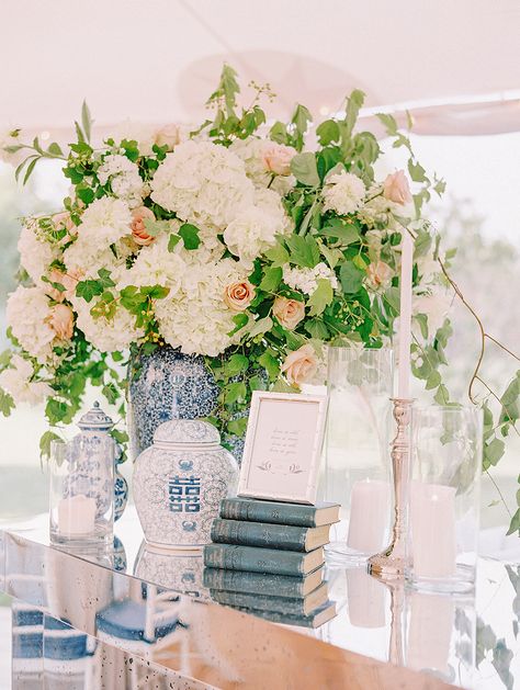 Ginger Jar Wedding, Chinoiserie Party, Blue Tablescapes, Chinoiserie Wedding, Blue Wedding Rings, Blue White Weddings, Maryland Wedding Venues, Magnolia Wedding, English Summer