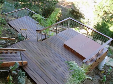 Two Story Backyard Deck Ideas With Bult In Hot Tub Area Hillside Deck, Decking Designs, Composite Decking Designs, Backyard Deck Ideas, Casas Country, Tiered Deck, Laying Decking, Sloped Backyard, Deck Installation