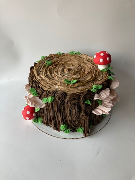 Wood Birthday Cake, Woodland Mushroom Cake, Tree Stump Birthday Cake, Woodsy Birthday Cake, Wood Stump Cake, Tree Stump Cake Ideas, Cottagecore Cake Ideas, Green Forest Cake, Log Birthday Cake