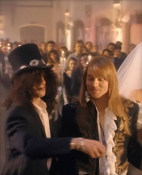 'Cause nothin' lasts forever And we both know hearts can change And it's hard to hold a candle In the cold November rain We've been through… Cold November Rain, Axl Rose Slash, Axel Rose, Theatre Problems, November Rain, Band Wallpapers, Garage Band, Glam Metal, Axl Rose