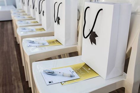 Фото Custom Printed Bags and Boxes (Australia). Branded Paper Bags, Corporate Events Decoration, Corporate Event Design, Print On Paper Bags, Corporate Event Planning, Event Planning Tips, Custom Printed Boxes, Goody Bags, Event Branding