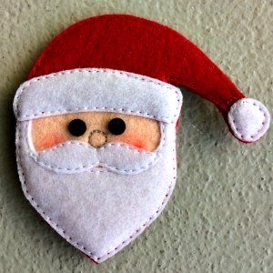 Felt Santa Pattern, Felt Santa Ornament, Xmas Garlands, Felt Santa, Felt Christmas Tree Decorations, Diy Felt Christmas Ornaments, Handmade Felt Ornament, Chirstmas Decor, Christmas Sewing Projects