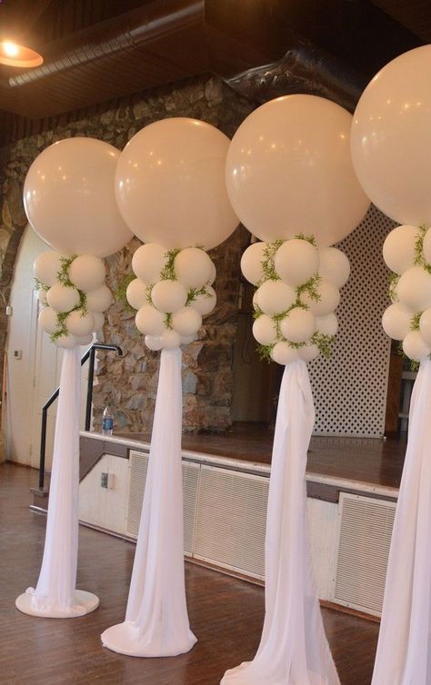 40 Amazing #Wedding #Décor with Balloons Balloons And Flowers, Rustic Wedding Decorations, Jumbo Balloons, Wedding Balloon Decorations, Wedding Decoration Ideas, Gold Confetti Balloons, Room Entrance, Wedding Scene, Balloon Centerpieces