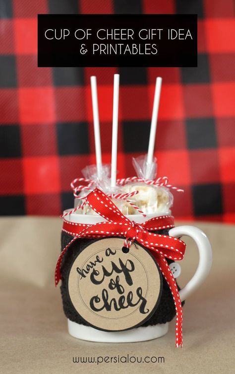 Cute teacher or neighbor gift idea for Christmas - add hot chocolate to a mug with free "cup of cheer" printable Christmas Kindness, Chocolate Melts, Cup Of Cheer, Diy Hot Chocolate, Hamper Ideas, Christmas Food Treats, Hot Chocolate Gifts, Hot Chocolate Gift, Christmas Neighbor