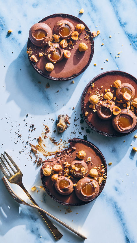 #Recipes such as our #Chocolate #Hazelnut #Tart take your dessert offerings from “meh” to mind-blowing – and has your diners saving room! Check it out now in #FoodFanaticsMag #usfoods #desserts #tarts Hazelnut Desserts, Hazelnut Dessert, Tart Chocolate, Hazelnut Tart, Sweet Business, Bakery Aesthetic, Lightroom Edit, 2022 Goals, Chocolate Dreams