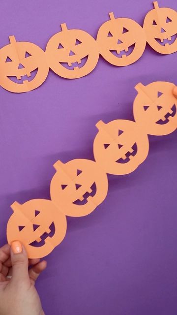 Orange Paper Craft, Jack O Lantern Diy, Ocean Kids Crafts, Halloween Diy Paper, Paper Pumpkin Craft, Craft Pumpkins, Paper Chain, Paper Chains, Orange Paper