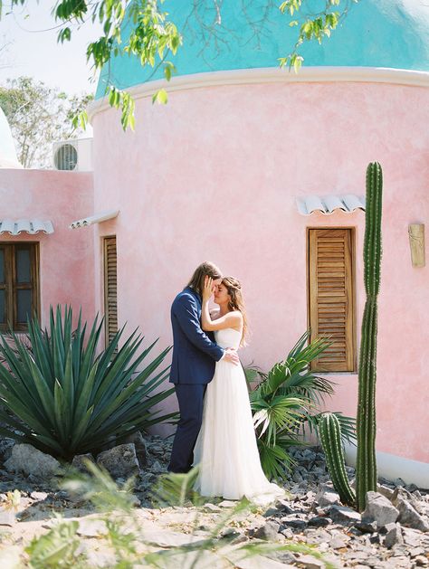 Colorado couple, Sasha and Alex, gathered all the closest friends and family for their tropical destination wedding in beautiful Sayulita, Mexico. Mexico Villa, Sayulita Wedding, Rosa Clara Wedding Dresses, Tropical Destination Wedding, Mexico Elopement, Tiny Wedding, Stylish Wedding Dresses, Breathtaking Wedding, Tropical Destinations