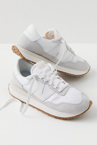 Cute Back To School Shoes For Teens, Everyday Nike Shoes, New Balance Fall Shoes, Cute Trendy Tennis Shoes, It Girl Shoes 2024, Good Tennis Shoes, Trendy Teacher Shoes, Aesthetic Shoes Outfit, Trendy Woman Shoes