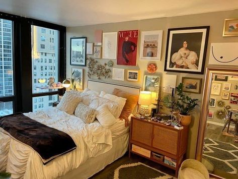 Downtown Studio Apartment, 90s Studio Apartment, Chicago Apartment Bedroom, European Studio Apartment, Homeowner Manifestation, Victorian Studio Apartment, Chicago Studio Apartments, Studio Apartment Office, Apartment Manifestation