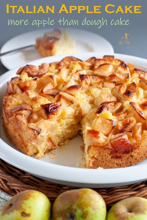 Giada Apple Cake, Balzano Apple Cake, Italian Apple Cake 12 Tomatoes, Italian Apple Cake Recipe, Italian Apple Cake, Apple Brownies, Apple Cake Recipe Easy, Apple Chocolate, Apple Crumble Cake