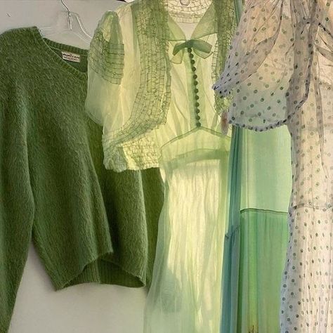 Sage Green Fashion Aesthetic, Pistachio Green Aesthetic, Green Things Aesthetic, Celadon Aesthetic, Light Green Pictures, Macha Aesthetic, Light Green Clothes, Green Aesthetic Clothes, Green Aesthetic Fashion