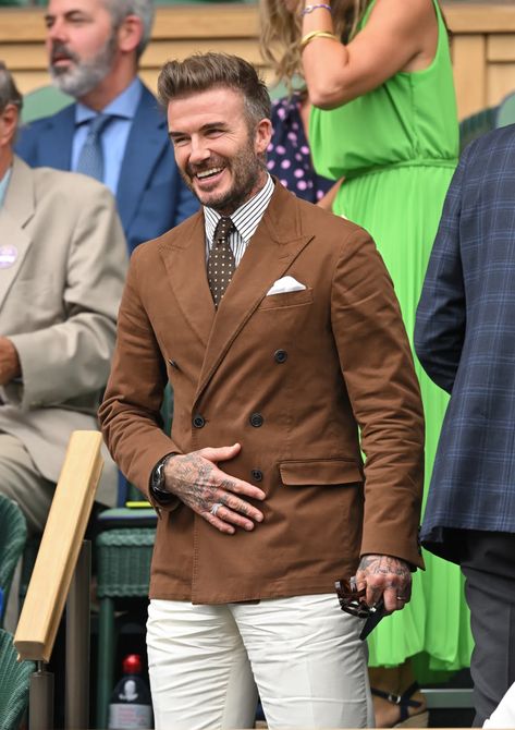 Double Breasted Blazer Men, Beckham Suit, David Beckham Style Outfits, David Beckham Suit, David Beckham Style, Stylish Mens Suits, Blazer Outfits Men, Blue Suit Men, Red Jordans