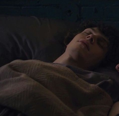 Sleeping beauty Evan Peters Sleeping, Marvel Quicksilver, Evans Peter, Dr Evans, Kyle Spencer, Evan Peters American Horror Story, Peter Maximoff, Nerdy Humor, Evan Thomas